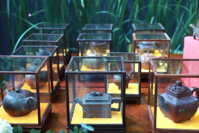 Yixing teapot collection sets world record
